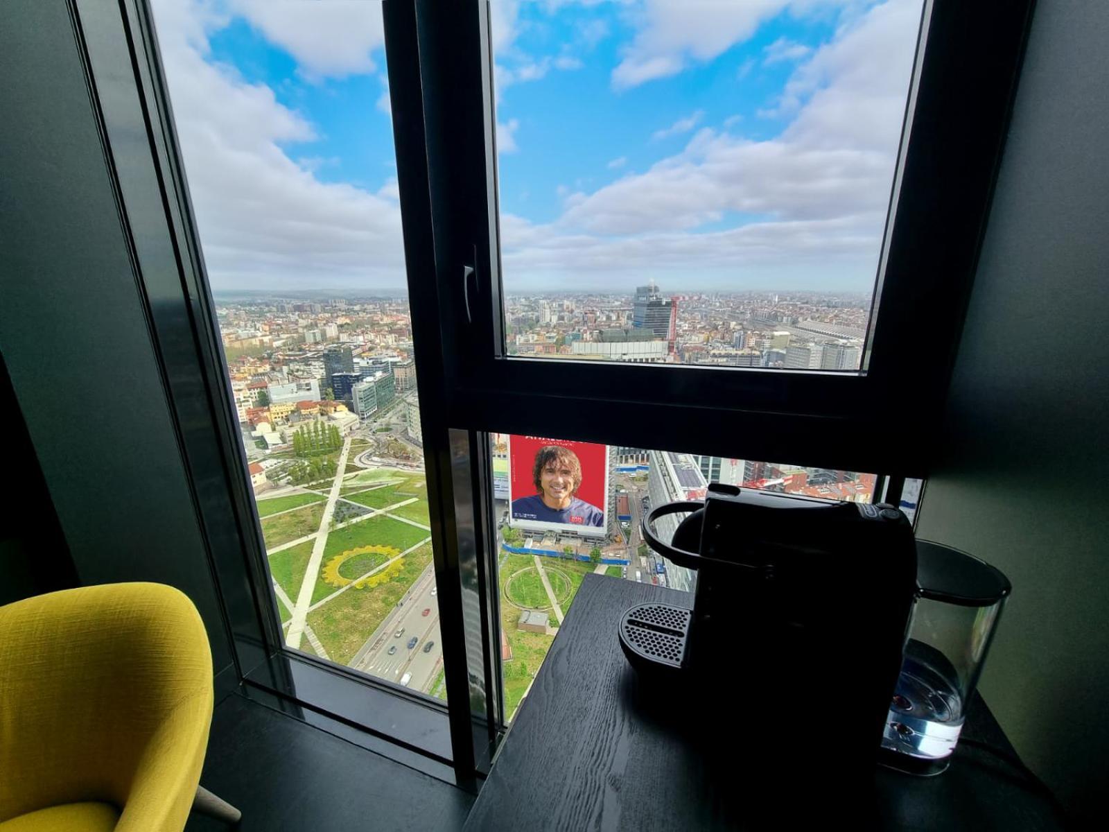 Skyline Solaria Milano Hotel Bagian luar foto